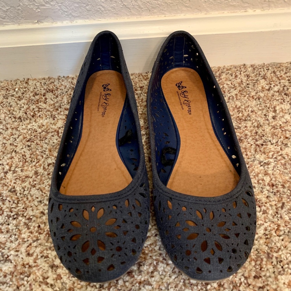 Women’s size 6 self esteem flats